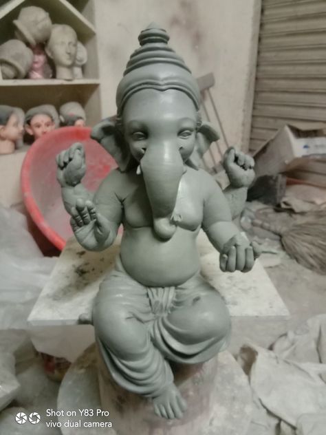 Clay Ganpati, Ganpati Making, Ganesh Sculpture, Ganpati Decoration Theme, God Sculpture, Clay Ganesha, Very Easy Rangoli Designs, Ganesh Lord, Ganapati Decoration