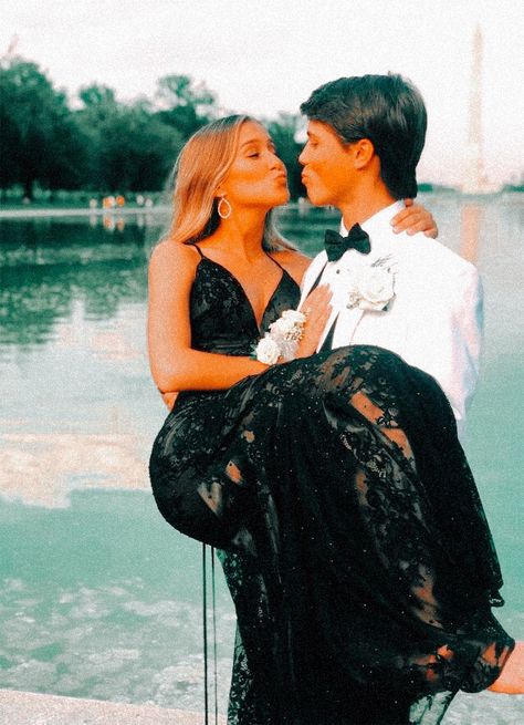 Prom Poses For Couples, Prom Photos Couple, Prom Picture Poses For Couples, Prom Photo Poses, School Dance Pictures, Couple Prom Pictures, Prom Dress 2023, Hoco Pictures, Prom Photography Poses