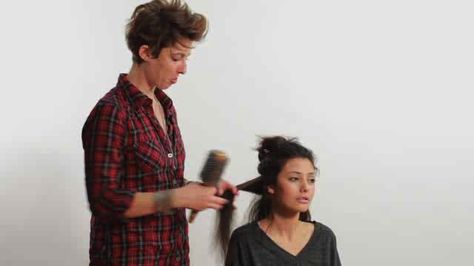 Learn how to straighten your hair with a round brush in this Howcast hair tutorial featuring celebrity hairstylist Jacqueline Bush. How To Tease Hair, Best Round Brush, Tease Hair, Straightening Hair, Boar Bristle Hair Brush, Straighten Hair, Celebrity Hairstylist, Round Hair Brush, Hairstyle Youtube