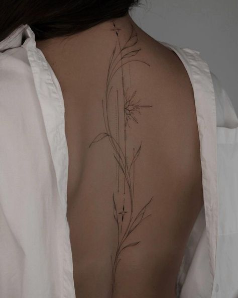 Girl Spine Tattoos, Feminine Back Tattoos, Flower Spine Tattoos, Pretty Hand Tattoos, Back Of Neck Tattoo, Chest Tattoos For Women, Back Tattoos For Guys, Spine Tattoos For Women, Neck Tattoos