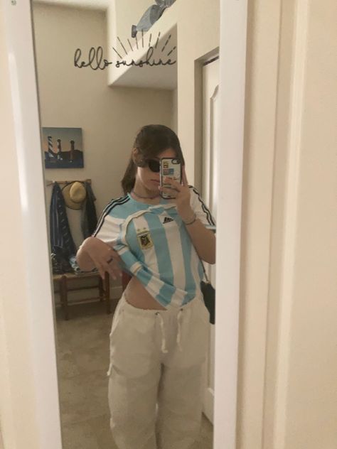 Outfits With Soccer Jerseys Women, Argentina Tshirt Outfit, Argentina Soccer Jersey Outfit, Argentina Shirt Outfit, Oversized Soccer Jersey Outfit Women, Soccer Shirt Outfit Women, Messi Jersey Outfit, Jersey Outfit Soccer, Argentina Jersey Outfit