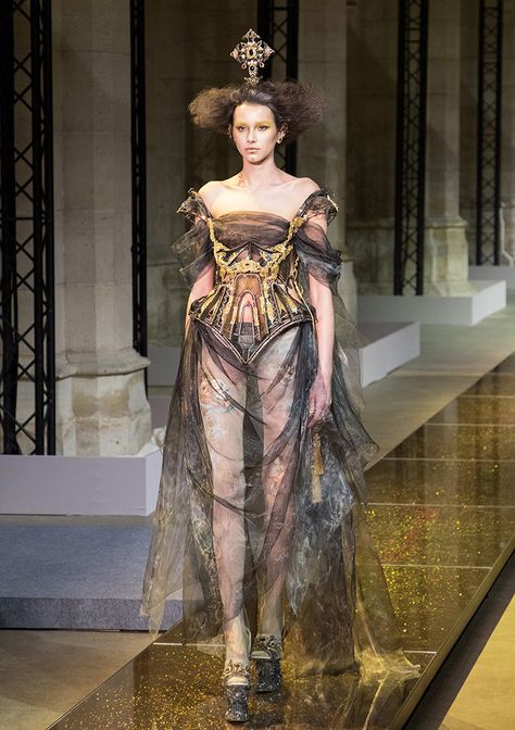 Guo Pei's haute couture show French Revolution Fashion, Guo Pei, Gold Boots, Runway Details, Modern Princess, Art Magazine, Paris London, French Revolution, Baroque Fashion