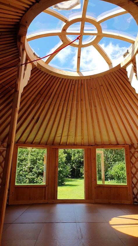 Yurt Interior Design, Yurt Construction, Yurt Interior, Cheap Tiny House, Round House Plans, Yurt Home, Yurt Living, Silo House, Bamboo House Design