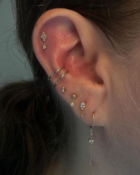 Small styling update yesterday for Jess 🔥 She came in for a downsize appointment and ended up leaving with 2 new hoops for her conch… | Instagram 2 Conch Piercing, Two Conch Piercings, Conch Earring Ideas, Conch Piercing Combinations, Dainty Conch Piercing, Double Conch Piercing Hoop, Conch Chain Earring, Conch Hoop Jewelry, Small Ear Piercings Ideas