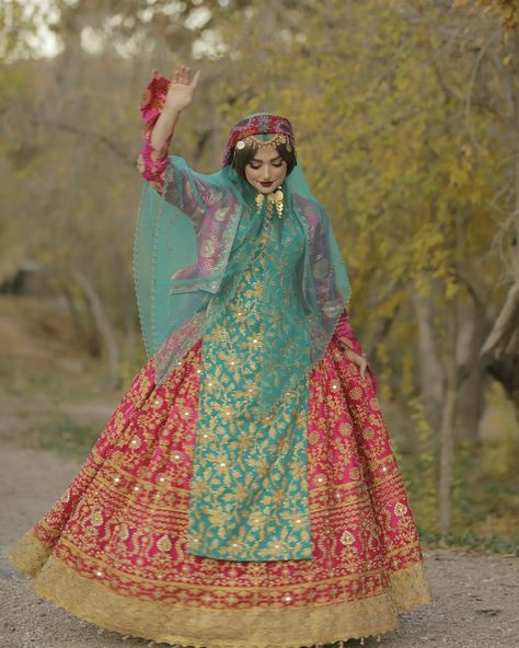 Lurish dress Iranian Dress Traditional, Iran Traditional Dress, Traditional Persian Clothing, Traditional Iranian Clothing, Persian Outfits, Iranian Clothing, Persian Clothes, Iranian Dress, Persian Traditional Clothing