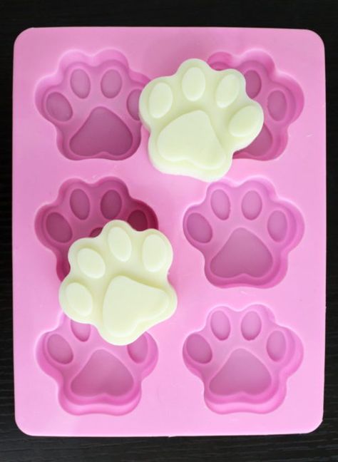 DIY Dog Paw Balm - The Perfect Pet Gift for Pet Owners Diy Dog Paw Balm, Dog Paw Balm, Dogs Diy Projects, Solid Lotion Bars, Paw Balm, Pet Projects, Paw Pads, Diy Holz, Dog Tips