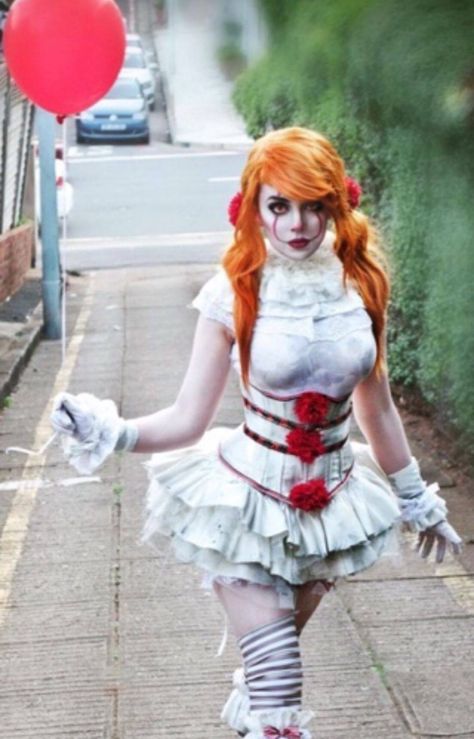 Pennywise 2017, Pennywise Halloween, Halloween Costumes Women Scary, 2017 Halloween Costumes, Clown Costume Women, Fashion Costume Halloween, Creepy Halloween Makeup, Diy Costumes Women, Female Clown