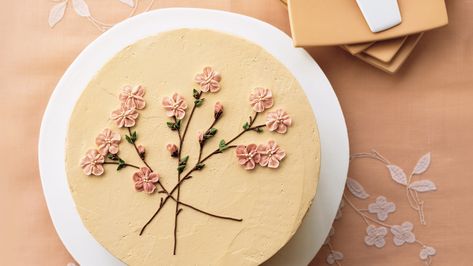 Cherry Blossom Cake Ideas, Yellow Floral Cake, Minimalist Cake Design, Minimalistic Cakes, Minimalist Cakes, Tårta Design, Minimalist Cake, Cherry Blossom Cake, Blossom Cake