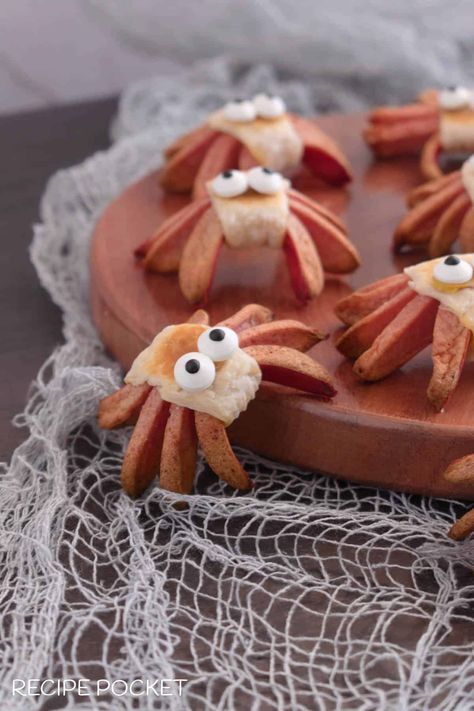 Spider Hot Dogs | Recipe Pocket Hot Dog Octopus, Hot Dog Spiders, Octopus Hotdogs, Halloween Hotdogs, Mummy Hot Dogs, Spooky Dinner, Easy Halloween Snacks, Rough Puff Pastry, Pastry Appetizer