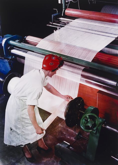 Maurice Broomfield, Factory Photography, Factory Worker, Nuclear Power Station, 18th Century Paintings, Working Drawing, White Heat, Bauhaus Design, South Kensington