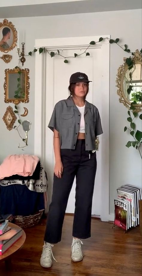 credit to @taelor on tiktok Masculine In A Feminine Way Outfits, Masculine Street Style Women, Lesbian Brunch Outfit, Costume Ideas Queer, Gender Fluid Outfits Aesthetic, Curvy Queer Style, Masc Street Style Women, Masc Capsule Wardrobe, Masc Bar Outfit