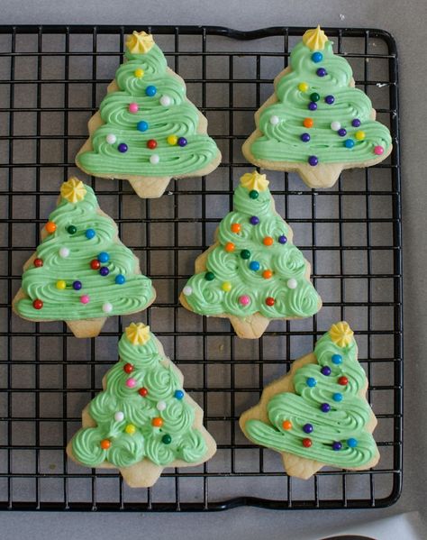 Christmas Tree Cut Out Cookies, Sugarcookies Christmas, Christmas Sugar Cookies Easy, Christmas Sugar Cookie Recipe, Soft Christmas, Soft Sugar, Tree Cookies, Christmas Tree Cookies, Xmas Cookies