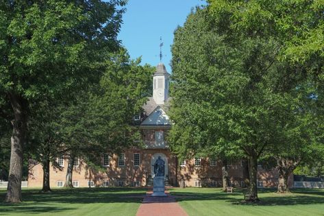 How Does William & Mary Rank Among America's Best Colleges? College Of William & Mary, Queen Mary Ii, School Scores, Interdisciplinary Studies, Best Colleges, William & Mary, Biomedical Science, Academic Calendar, Student Living