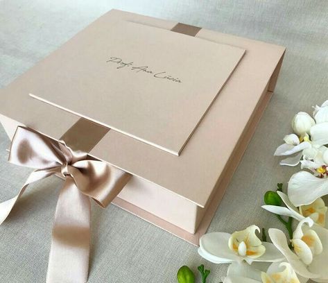 Affordable Bridesmaid Gifts, Box Wedding Invitations, Box Invitations, Packaging Ideas Business, Wedding Gift Boxes, Box Packaging Design, Pink Box, Diy Gift Box, Wedding Boxes