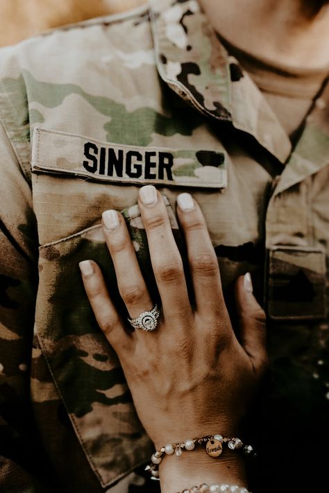 Marine Corp Engagement Photos, Cute Army Couple Pictures, Air Force Engagement Pictures, Marine Engagement Pictures, Soldier And Girlfriend Pictures, Military Couple Photoshoot, Military Wedding Photos, Army Engagement Pictures, Army Wedding Pictures