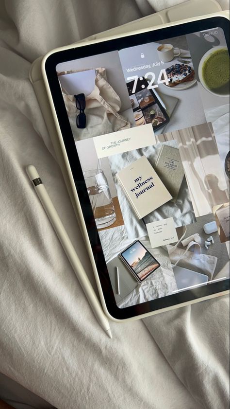 Working On Ipad Aesthetic, Making A Vision Board Aesthetic, Wallpaper Ipad Air Aesthetic, Ipad For Studying, Ipad Girl Aesthetic, Ipad Lifestyle, Vision Board Ipad, Ipad Vision Board, Ipad Aesthetic Organization