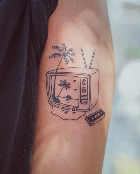 𝘽𝙤𝙣𝙜𝙠𝙚𝙚 on Instagram: “🌴Missing the good old days🌴 . . . (I miss travelling, a lot😰) #retrotv #linetattoo #blkttt #btattooing #inkstinctsubmission…” Old Tv Tattoo, Retro Tv Tattoo, Tv Tattoo, Spongebob Tattoo, Naruto Tattoo, Tattoo People, B Tattoo, Top Tattoos, Good Old Days