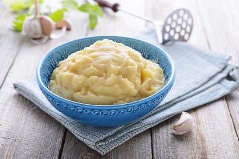 Mashed Potatoes Recipe Chicken Broth, Reheat Mashed Potatoes, Garlic Mashed Potatoes Recipe, Cucumber Dill Salad, Roasted Garlic Mashed Potatoes, Rachael Ray Recipes, Mashed Potatoes Recipe, Kidney Diet, Creamed Potatoes