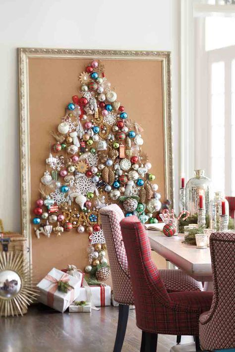 this cork board + ornament Christmas tree would be fun for the studio Alternative Christmas, Alternative Christmas Tree, Noel Christmas, Christmas Love, Christmas Deco, Christmas Joy, Christmas Inspiration, Christmas Projects, Xmas Decorations