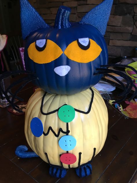 Pete The Cat Pumpkin, Halloween Pumpkin Painting Ideas, Pumpkin Story, Halloween Pumpkin Painting, Painted Pumpkin Ideas, Book Character Pumpkins, Halloween Makeup For Kids, Story Book Pumpkin, Creative Pumpkin Painting