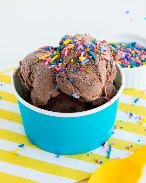 No+Churn+Chocolate+Ice+Cream+Recipe+[with+sprinkles!] | Sweets & Treats Ice Cream Recipe No Churn, No Churn Chocolate Ice Cream, Ice Cream With Sprinkles, No Churn Ice Cream Recipes, Churn Ice Cream Recipes, Cotton Candy Ice Cream, Cookie Dough Frosting, Cookie Monster Cupcakes, Chocolate Ice Cream Recipe