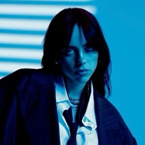 King Of Music, My Kind Of Woman, Celebrity Wallpapers, Portrait Inspiration, Birthday Photoshoot, Blue Aesthetic, American Singers, Billie Eilish, Role Models