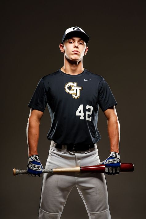 Baseball Team Pictures, Sports Team Photography, Baseball Senior Pictures, Sport Photoshoot Ideas, Boys Photoshoot, Baseball Photography, Sport Photoshoot, Senior Boy Poses, Sport Portraits