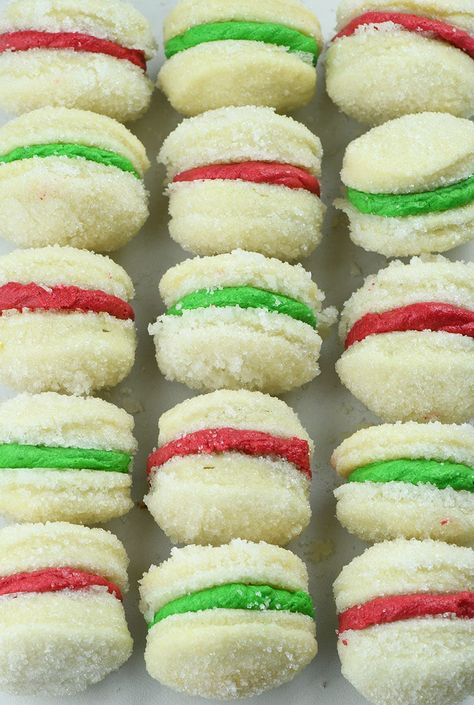 Bunch of Christmas Shortbread Sandwich Cookies Sandwich Cookies Christmas, Christmas Sandwiches, Cookie Sandwich Recipes, Shortbread Cookies Easy, Christmas Cookie Recipe, Christmas Shortbread, Easy Christmas Cookie Recipes, Buttery Shortbread, Shortbread Cookie Recipe