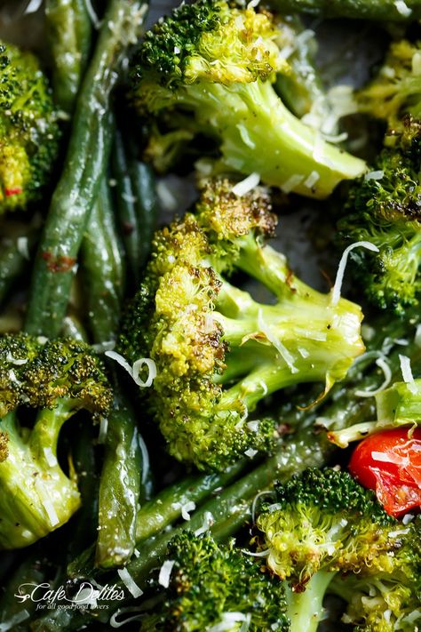 Sheet Pan Garlic Parmesan Roasted Broccoli & Green Beans is an easy-to-make and easier to eat side dish for any meal! A family and reader favourite! Broccoli And Green Beans, Parmesan Roasted Broccoli, Garlic Broccoli, Cafe Delites, Roasted Green Beans, Quick Dinners, Green Veggies, Keto Side Dishes, Fruit Dishes