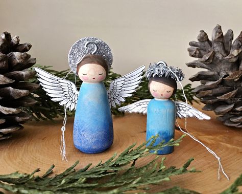 hello, Wonderful - DIY PEG DOLL ANGEL ORNAMENT Peg Doll Angel, Diy Angel Ornaments, Doll Angel, Diy Angels, Doll Ornaments, Wood Peg Dolls, Bendy Doll, Homemade Ornaments, Angel Crafts