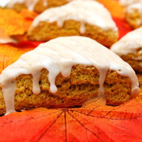 Pumpkin Scones with Spiced Glaze (these look better than Starbuck's!) Pumpkin Scones Recipe, Pumpkin Scones, Starbucks Pumpkin, Pumpkin Flavor, Vegan Pumpkin, Delicious Pumpkin, Scone Recipe, Easy Pumpkin, Pumpkin Recipes