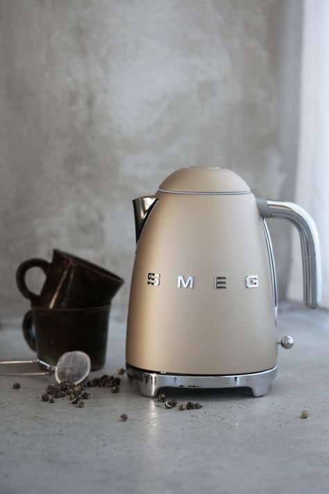 Smeg Kettle, Soft Opening, English Decor, Fresh Linen, House Goals, Dear Santa, Champagne Gold, Electric Kettle, Kitchen Aid