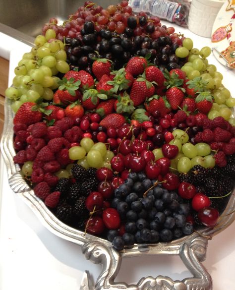 Fruit Tray: Strawberries, Blueberries, Raspberries, Blackberries, Cranberries, Red Grapes, Purple Grapes, Green Grapes, Cherries Berry Fruit Platter, Berry Display, Fruit Platter Display, Fruit Tray Ideas For Wedding, Fruit Tray Ideas, Grapes Purple, Fruit Diet Plan, Platter Display, Fruit Platters