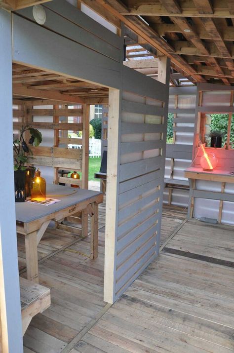 From Recycled Wood Pallets to Tiny Houses - Genius Homeless/Refugee Shelter Solution {Ikea Style Plans} Pallet House Plans, Pallet Building, Build A Dog House, Pallet Shed, Pallet House, Pallet Project, Recycled Pallet, Pallet Creations, Recycled Pallets