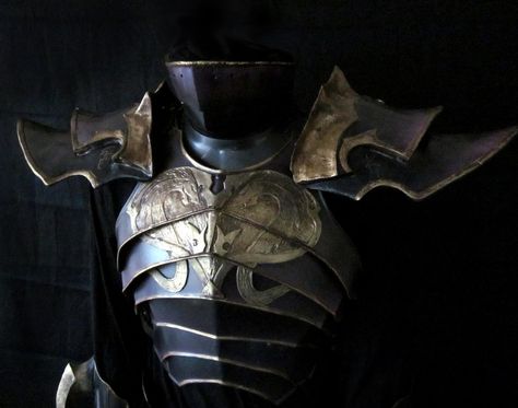 Druchii armour by BloodworxSander on deviantART Segmented Armor, Armor Craft, Armour Reference, Organic Armor, Armour Ideas, Costume Box, Armor Cosplay, Fantasy Craft, Knights Helmet