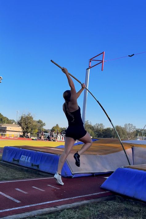 Track And Field Pole Vault, Pole Vaulting Aesthetic, Pole Vault Aesthetic, Pole Vault Girl, Athletics Aesthetic, Track And Field Aesthetic, Track Aesthetic, Track Senior Pictures, Ronnie Lott