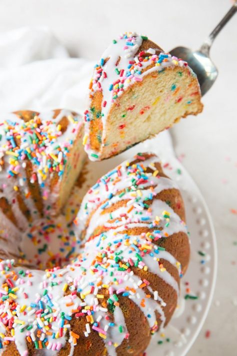 Funfetti Bundt Cake Recipe from RecipeGirl.com #funfetti #bundt #cake #recipe #recipegirl Funfetti Bundt Cake, Confetti Cake Recipes, Nothing Bundt, Nothing Bundt Cakes, Fav Food, Confetti Cake, Funfetti Cake, Bundt Cakes Recipes, Bundt Cakes