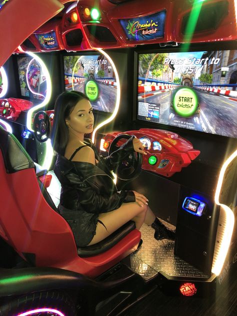 Arcade Baddie Pics, Arcade Photo Ideas, Arcade Instagram Pictures, Arcade Picture Ideas, Arcade Aesthetic Photoshoot, Arcade Outfit Ideas, Arcade Pics, Arcade Photoshoot, Girl Gamer