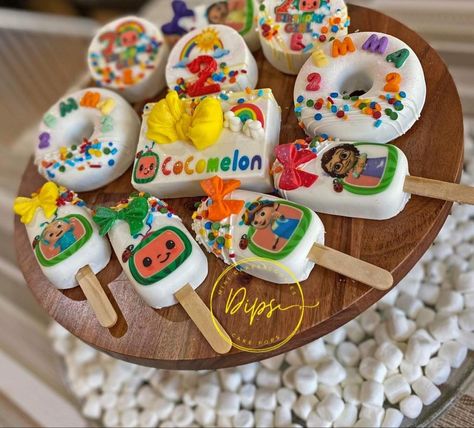 Cocomelon Cakesicles, Rice Krispy Treats, Oreos and Cake Donuts! Cocomelon Cakesicles Ideas, Cocomelon Birthday Treats, Cocomelon Rice Krispie Treats, Cocomelon Cakesicles, Coco Melon Treats, Cocomelon Treats Ideas, Cocomelon Party Treats, Cocomelon Cake Pops, Cocomelon Treats