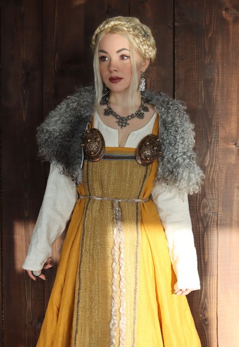 Viking Apron Dress, Viking Garb, Aged Clothing, Viking Dress, Fair Outfits, Viking Costume, Viking Women, Fest Outfits, Viking Clothing