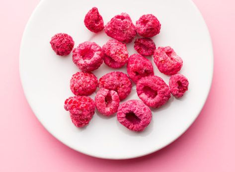 Is Freeze-Dried Fruit Healthy Harvest Right Freeze Dryer, Food Shelf Life, Freeze Dried Raspberries, Dried Food, Dried Raspberries, Freeze Dried Fruit, Eat This Not That, Frozen Fruits, Superfood Smoothie