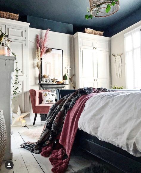 interior decor, interiors, interior design, design, ceiling, fifth wall, decorators, home decor, home design, decor , decor ideas Dark Blue Ceiling, Decorative Ceiling Ideas, Dark Ceiling Light Walls, Blue Ceiling Bedroom, Decorated Ceiling, Blue Ceiling, Old Victorian House, Dark Ceiling, Jade Design