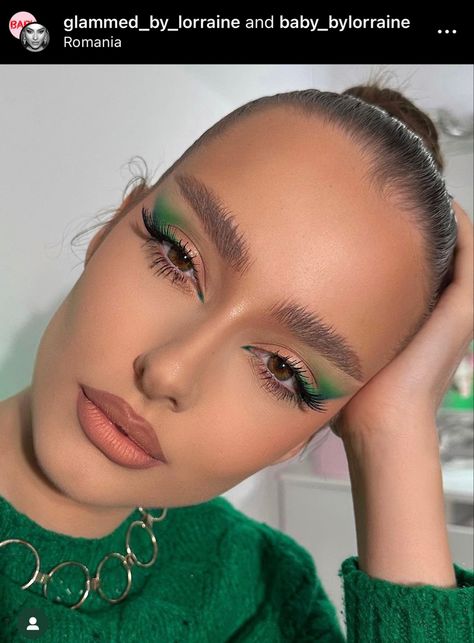 Makeup Verde, Makeup Ojos, Day Makeup Looks, Green Makeup, Glamorous Makeup, Green Eyeshadow, Edgy Makeup, Makeup Eye Looks, Creative Eye Makeup