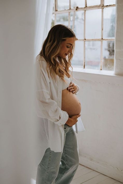 Bump Photoshoot, Lifestyle Maternity Photography, Maternity Shoot Outfit, Studio Maternity Shoot, Maternity Picture Outfits, Maternity Studio Photoshoot, Pregnancy Pics, Vintage Maternity, Maternity Photo Outfits