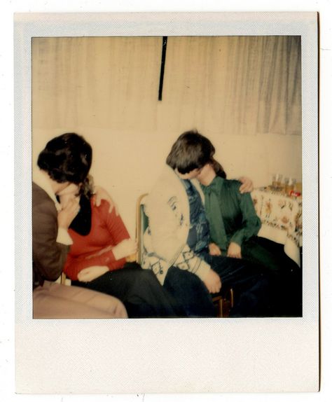 The 1970s were a party, full of exploration without explanation. They were all about discovery. The 1970s were colorful and innovative. Th... Polaroid Prints, Photo Polaroid, Comfy Travel, Double Dates, Film Pictures, Instant Film, Retro Photo, Fashion Revolution, Favorite Hairstyles