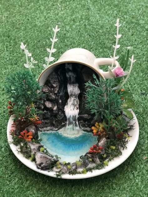 Teacup Fairy House, Minature Gardens Fairy, Teacup Upcycle, Fairy Teacup Garden, Fairy Teacup, Old Pots, Cup And Saucer Crafts, Floating Tea Cup, Floating Cups