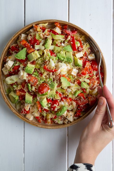 Couscous salat med fetaost og avocado - opskrift med couscous - Stinna Couscous Salat, Couscous, Vegetable Pizza, Feta, Chili, Avocado, Pizza, Quick Saves, Essen