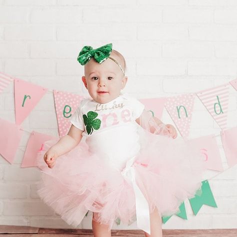 Just look at this little Lucky One! Outfit by MSPCB! #MSPCB #MySweetPeaCoutureBoutique #firstbirthday #cakesmash #1stbirthday #one #love #pink #tutu #tutus #lucky #stpatricksday #4leafclover #☘ #🍀 #stpatricksdaybirthday #etsy #etsyseller #etsyshop #handmade Irish Birthday, Tutu Size Chart, Birthday One, First Birthday Outfit, First Birthday Shirts, Family Shirts Matching, Baby Tutu, Cake Smash Outfit, 1st Birthday Outfits