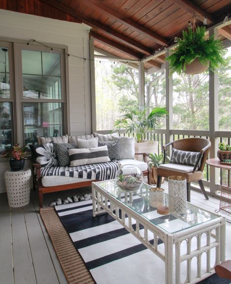 Screened In Porch Ideas, Screened Porch Decorating, Screened Porch Designs, Summer Mantle, Relaxing Space, Outdoor Living Rooms, Patio Decorating Ideas On A Budget, Deck Decorating Ideas On A Budget, Outdoor Living Room