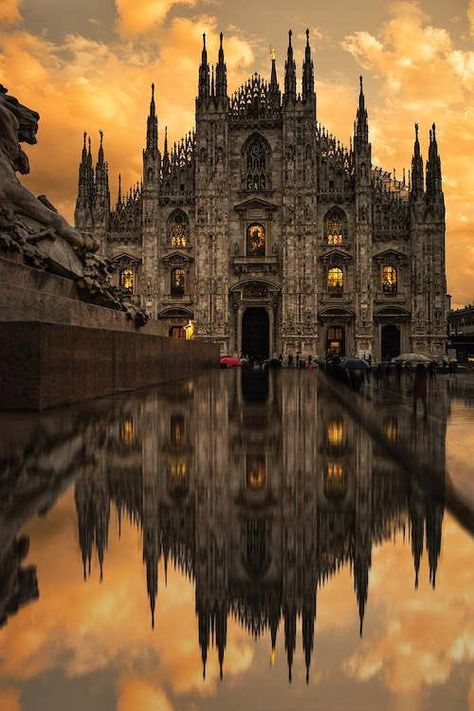 Manifest Book, Beautiful Catholic Churches, Novel Aesthetic, Milan Cathedral, Italian Aesthetic, Anna Rose, Attack On Titan Comic, Catholic Churches, Spooky Art